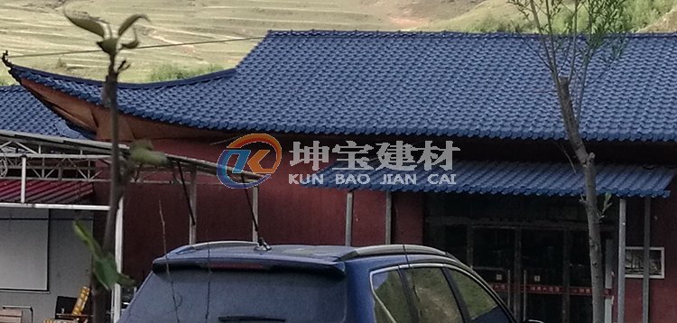 翻新后的合成树脂瓦屋面